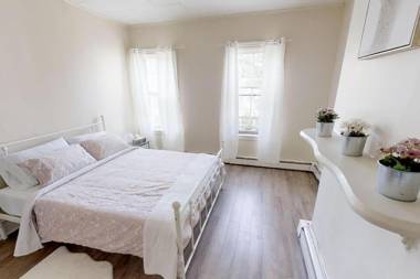 Cozy 3-Bdrm for the family in Uptown Saint John Parking Coffee