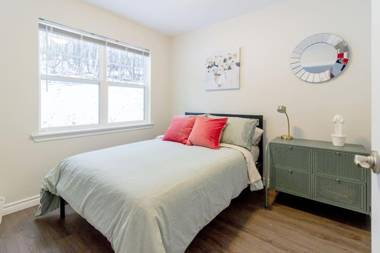 New 2BD Condo UNB Hospital Golf Patio Coffee