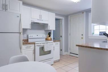 NEW Renovated Cozy 2 Br in Uptown Saint John Location Coffee