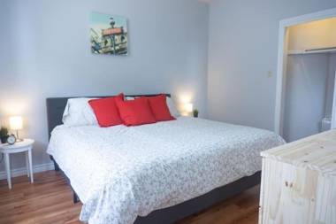 NEW Large Luxurious 2BR Condo in the Heart of Uptown Coffee Wifi