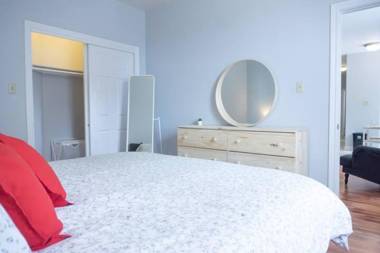 NEW Large Luxurious 2BR Condo in the Heart of Uptown Coffee Wifi