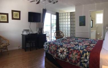 Boathouse Country Inn