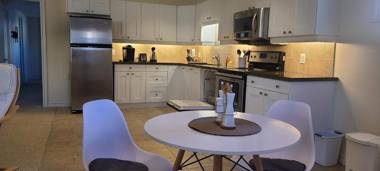 2 bdrm kitchen laundry weeklymonthly discount