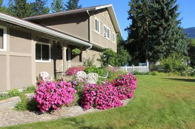 Alpenrose Revelstoke Bed & Breakfast