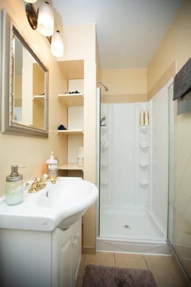 Alpenrose Revelstoke Bed & Breakfast