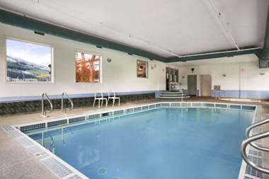 Super 8 by Wyndham Revelstoke BC