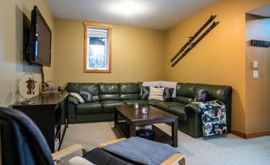 Stoke Cabin by Revelstoke Vacations