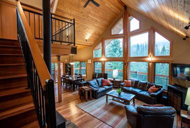 Begbie Snug by Revelstoke Vacations