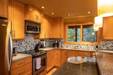 Begbie Snug by Revelstoke Vacations