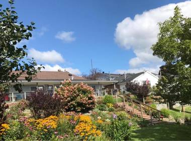 Dewar's Inn and Cottages