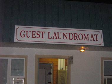 Parkway Motel & European Lodges