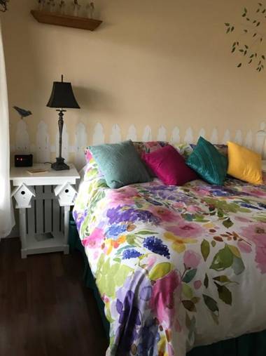 Golden Pathways Retreat B&B