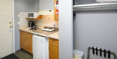 Tiki Shores Inn & Suites