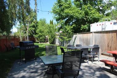 Lakeside Villa Inn & Suites