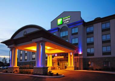 Holiday Inn Express Hotel & Suites Ottawa Airport an IHG Hotel