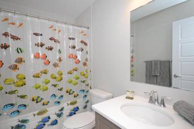 Royal Stays Townhome Collection - 3 Bedroom Townhome in Oakville