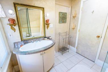 Crystal's View Bed & Breakfast