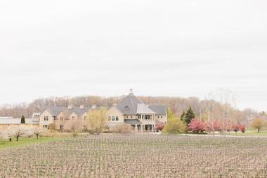 Riverbend Inn & Vineyard