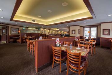 Howard Johnson Plaza by Wyndham by the Falls Niagara Falls