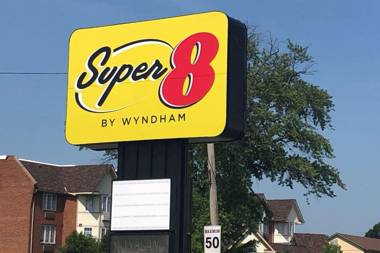 Super 8 by Wyndham Niagara Falls ON