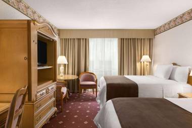 Travelodge by Wyndham Niagara Falls Fallsview