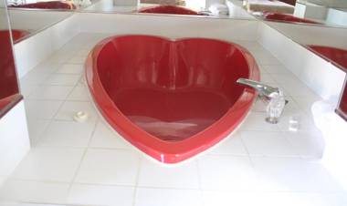 Niagara Inn & Suites