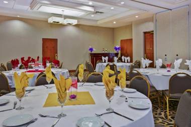 Newmarket Hotel and Suites