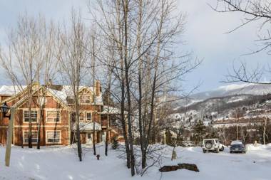 Tremblant Les Eaux by Rendez-Vous Mont-Tremblant