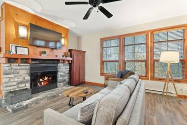 Les Eaux 225-1 by Escapades Tremblant