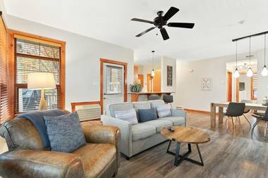 Les Eaux 225-1 by Escapades Tremblant