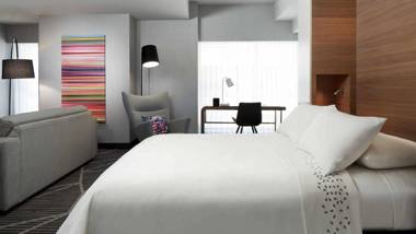 Renaissance Montreal Downtown Hotel