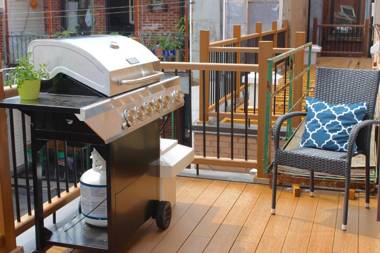 MTLVacationrentals-The MTLVR Kisses