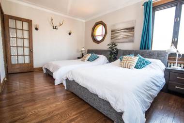 MTLVacationrentals-The MTLVR Kisses