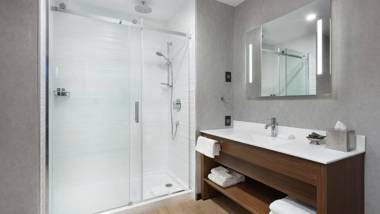 AC Hotel by Marriott Montreal Downtown