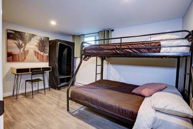 Modern Townhouse with Rooftop Deck