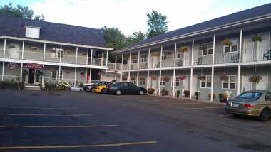 Midtown Motel & Suites