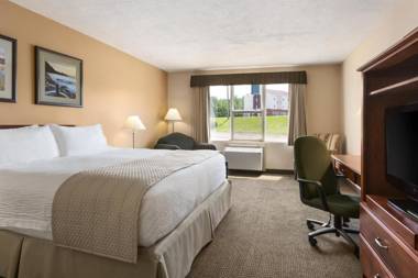 Days Inn & Suites by Wyndham Moncton