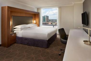 Hilton Toronto Airport Hotel & Suites