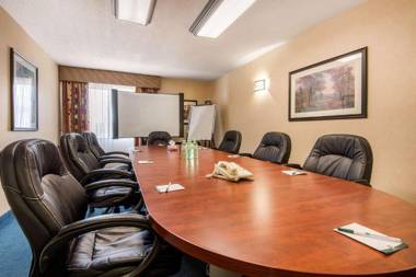 Quality Inn & Suites Toronto West 401-Dixie