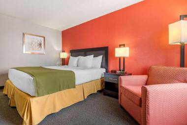 Quality Inn & Suites Toronto West 401-Dixie