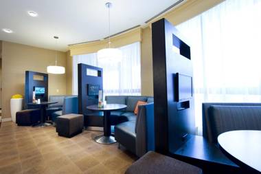 Courtyard by Marriott Mississauga-Airport Corporate Centre West