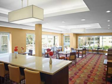 TownePlace Suites by Marriott Mississauga-Airport Corporate Centre