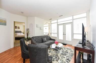 Amazing 2BR & 2BTH - Near Square One Mall