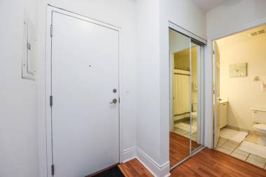 Amazing 2BR & 2BTH - Near Square One Mall