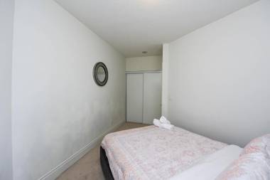 Amazing 2BR & 2BTH - Near Square One Mall