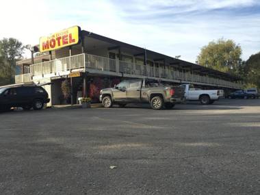 Twin Creeks Motel