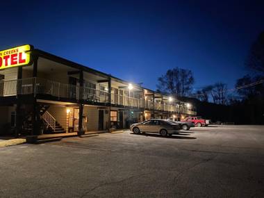 Twin Creeks Motel