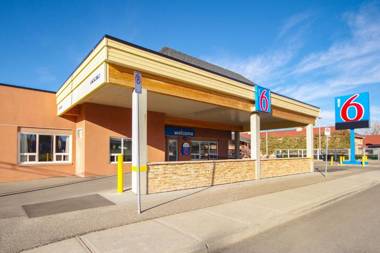 Motel 6-Lethbridge AB