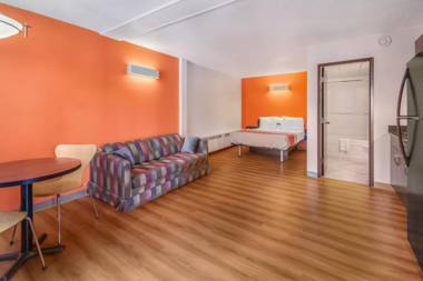 Motel 6-Lethbridge AB