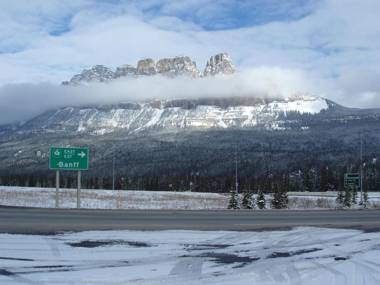 HI Castle Mountain Hostel